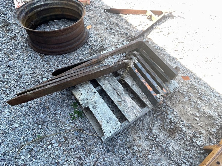#2463-•-(5)-pallet-forks-image-2