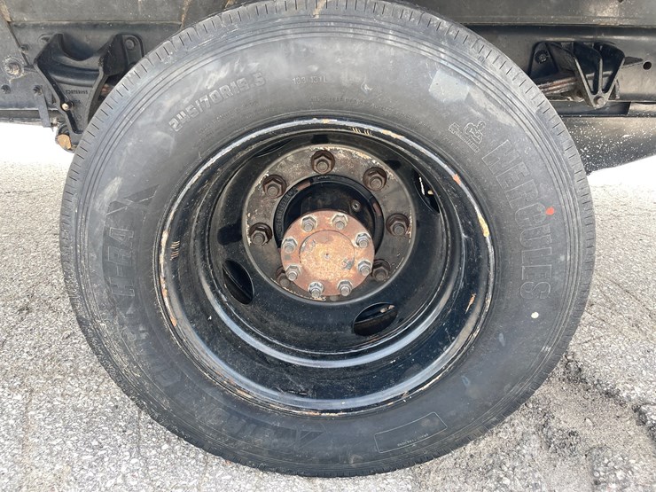 #1602-•-2022-chevrolet-6500hd-crew-cab-with-16'-flatbed-(has-wi-title)-(of)-image-12