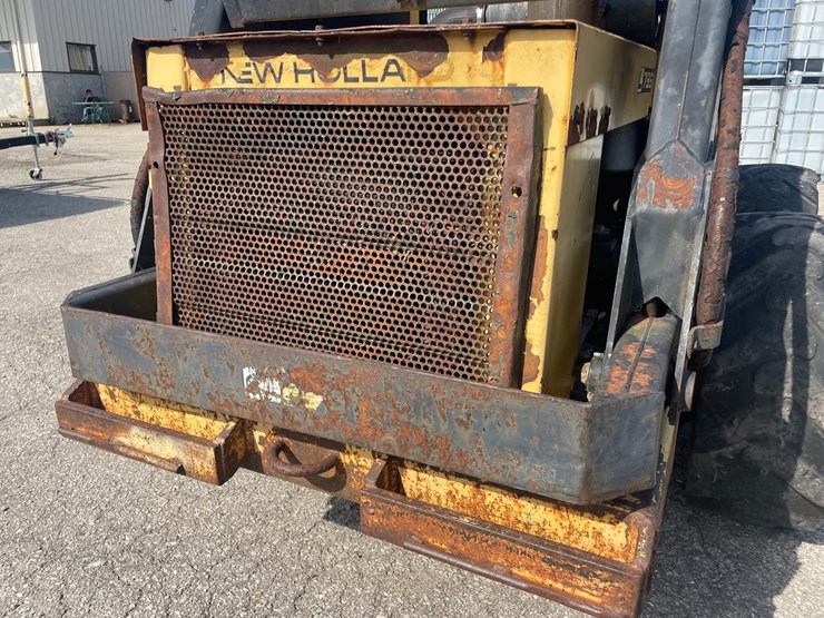 new-holland-l785-image-60