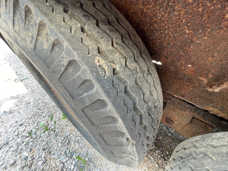 #2086-•-14'-tandem-axle-equipment-trailer-(no-title)-image-12