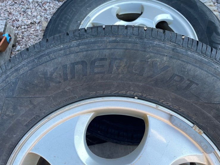 #2480-•-pari-of-truck-tires-on-5-bolt-rims-image-6