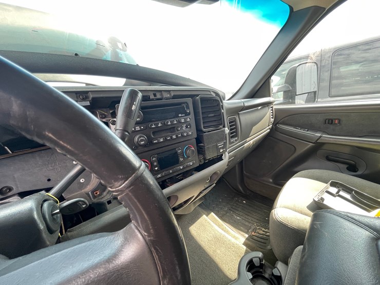 2003-chevrolet-2500-image-27