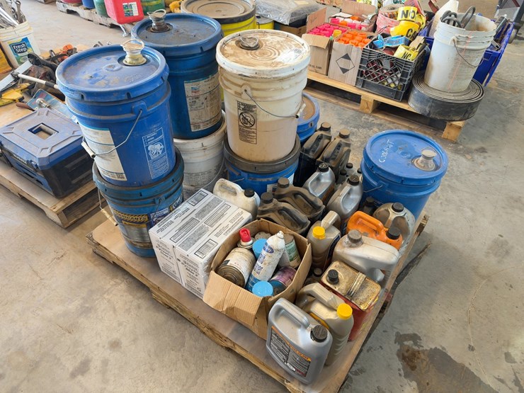 quantity-of-assorted-oils-image-1