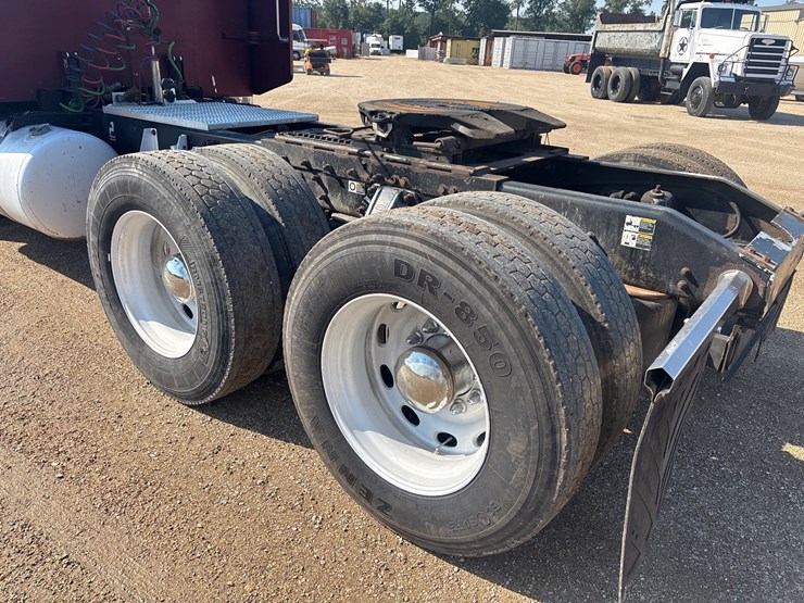2005-peterbilt-379-image-5