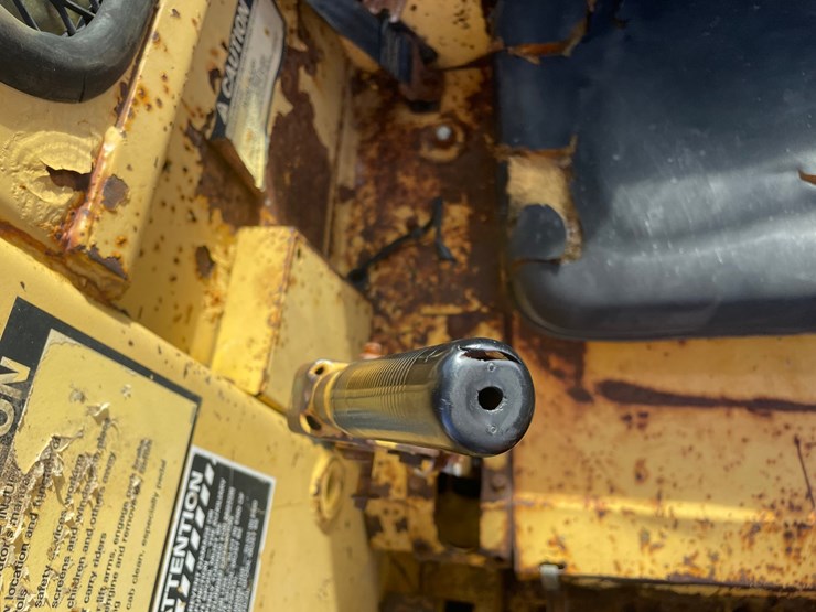 new-holland-l785-image-53