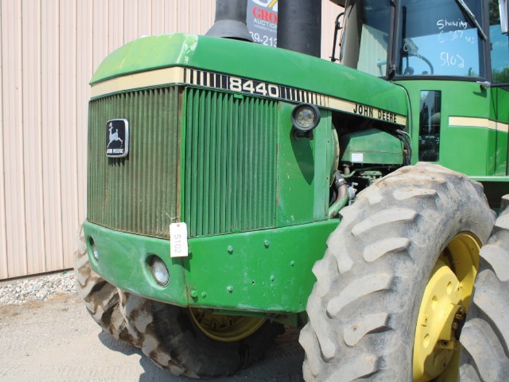 john-deere-8440-image-19