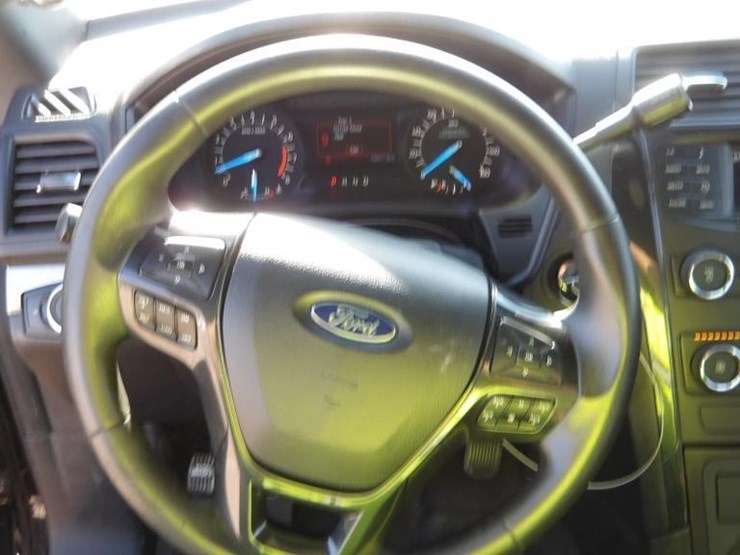 2019-ford-explorer-image-18