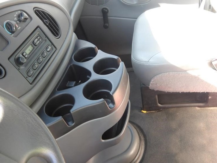 2006-ford-e350-image-21
