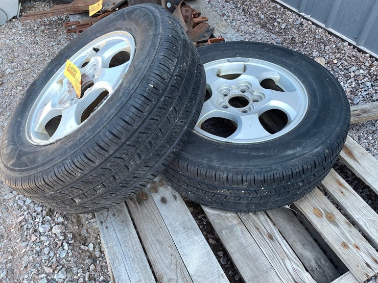 #2480-•-pari-of-truck-tires-on-5-bolt-rims-image-4