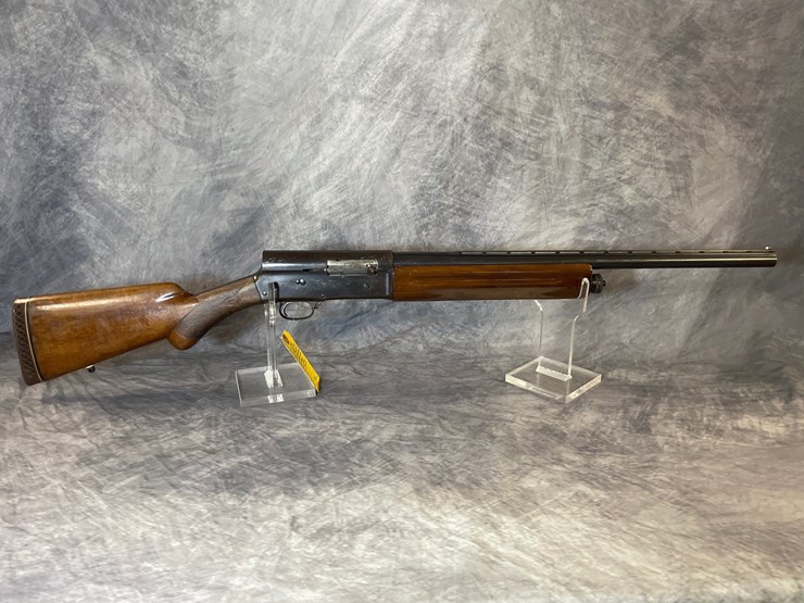 #3057-•-browning-auto-5-light-twelve,-12-ga.-shotgun,-sn:-298999-image-1