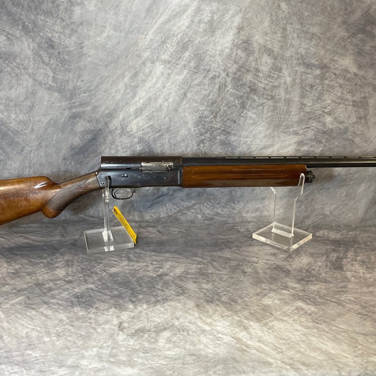 #3057 • Browning Auto-5 Light Twelve, 12 Ga. Shotgun, SN: 298999