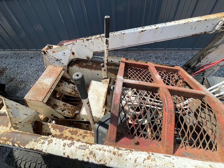 #2084-•-clark-m371-skid-loader-shell-image-17