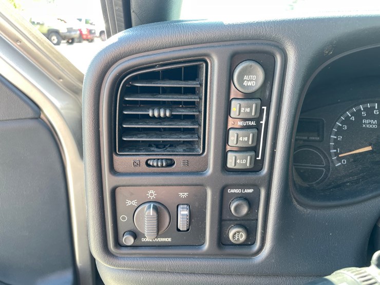 2002-chevrolet-avalanche-1500-image-15
