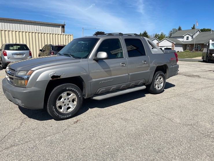 2002-chevrolet-avalanche-1500-image-1