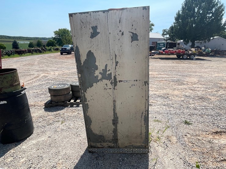 #2505-•-metal-storage-cabinet-polley-dump-hopper-image-10