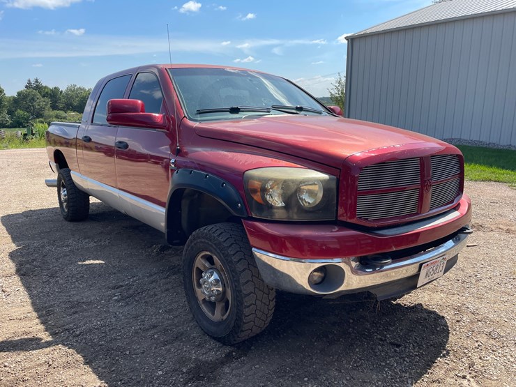 #1134-•-2006-dodge-ram-mega-cab-pickup-truck-(has-wi-title)-image-3