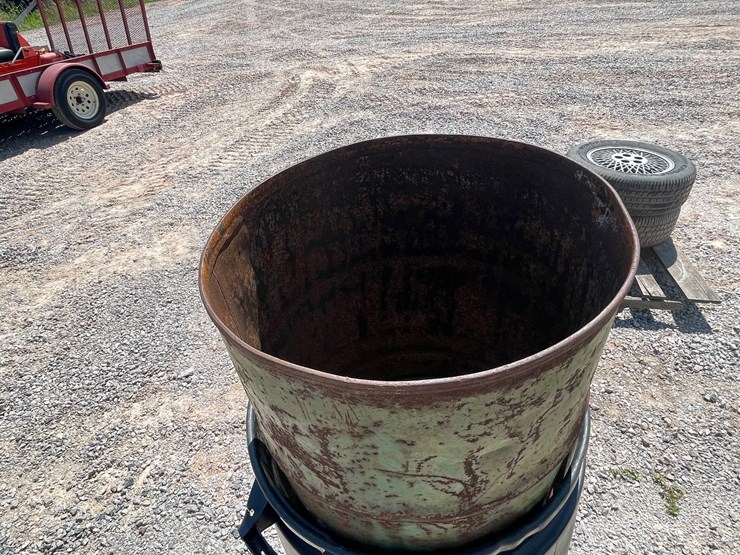 #2504-•-various-barrels-and-air-hose-image-4