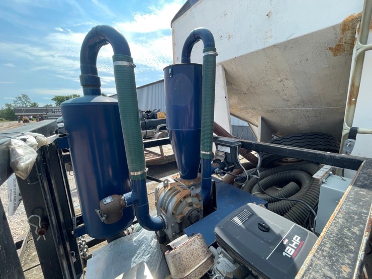#2087-•-seed-tender-on-tri-axle-trailer-(no-title)-image-11