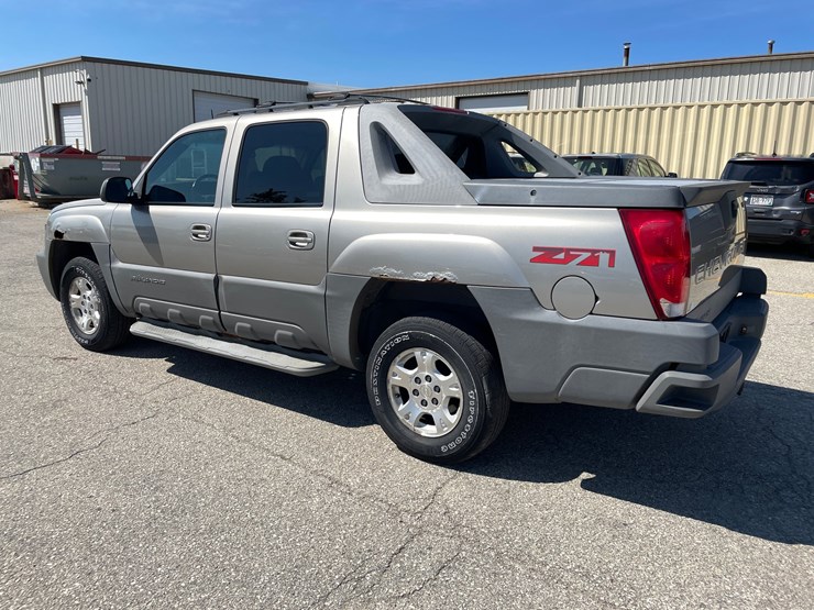 2002-chevrolet-avalanche-1500-image-7