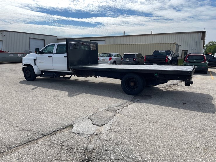 #1602-•-2022-chevrolet-6500hd-crew-cab-with-16'-flatbed-(has-wi-title)-(of)-image-7