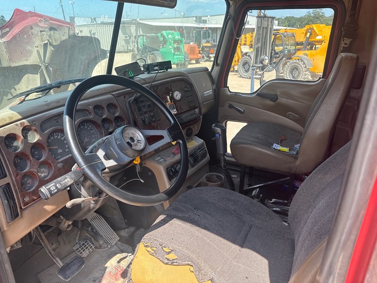2005-mack-granite-cv713-image-17