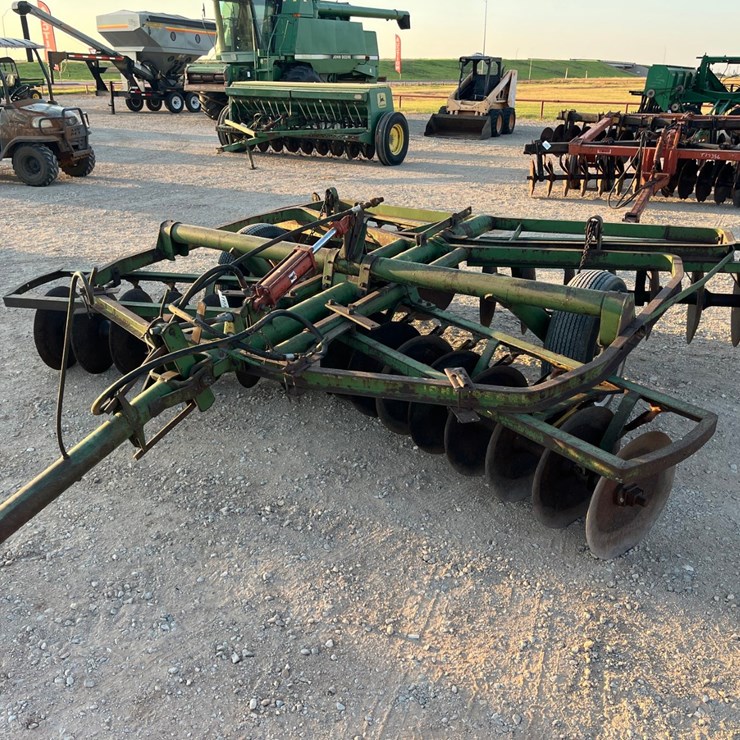 JOHN DEERE AW