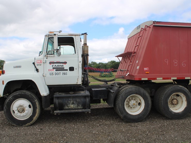 1995-ford-9000-image-52