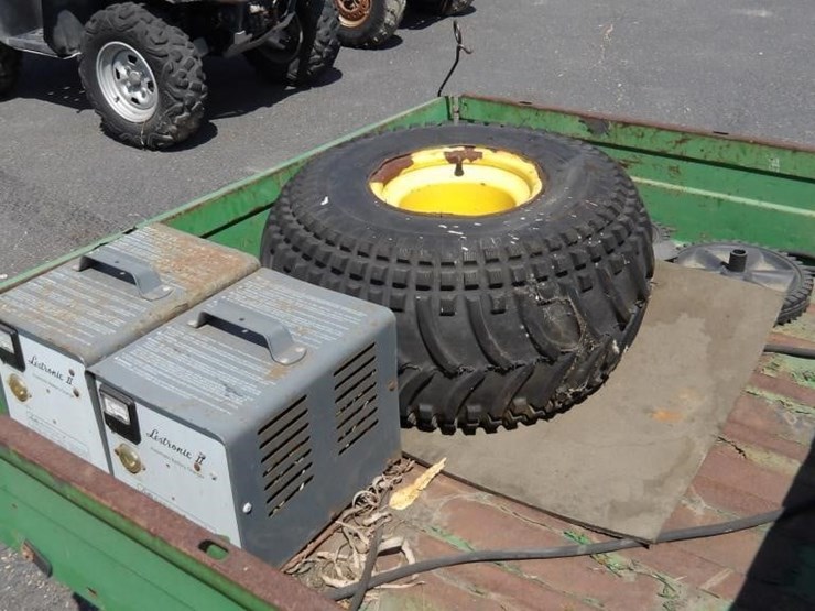 2021-john-deere-gator-image-8