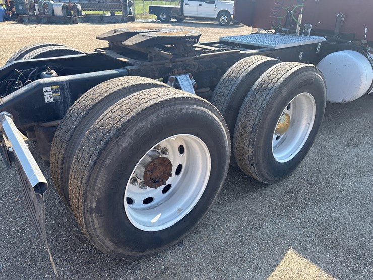 2005-peterbilt-379-image-6