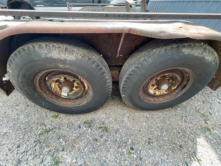 #2086-•-14'-tandem-axle-equipment-trailer-(no-title)-image-11