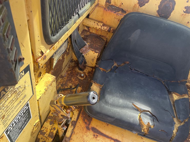 new-holland-l785-image-48