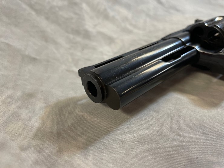 #2005-•-colt-python,-.357-mag.-cal.-revolver,-sn:-e11165-image-9