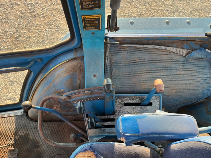 1981-ford-6700-image-17