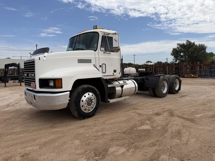 1992-mack-ch613-image-2