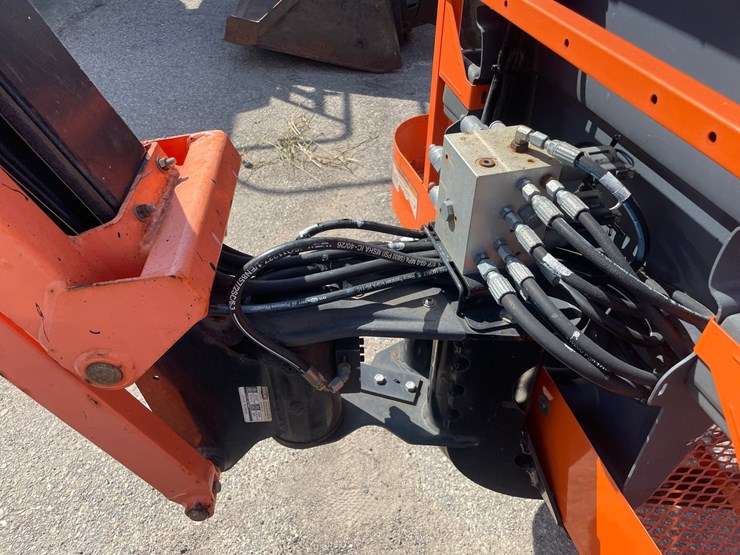 2014-jlg-450aj-image-12