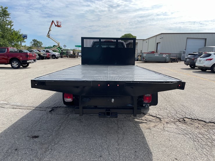 #1602-•-2022-chevrolet-6500hd-crew-cab-with-16'-flatbed-(has-wi-title)-(of)-image-6