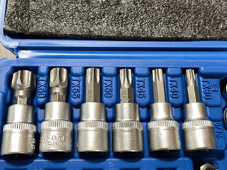 #8588-•-34-piece-torx-and-e-torx-set-(cw)-image-3