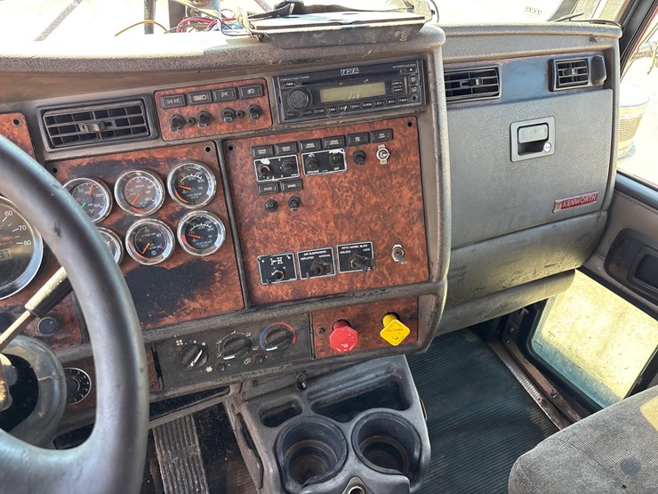2006-kenworth-w900-image-10