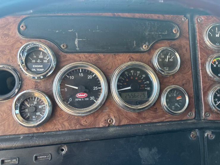 2005-peterbilt-379-image-14