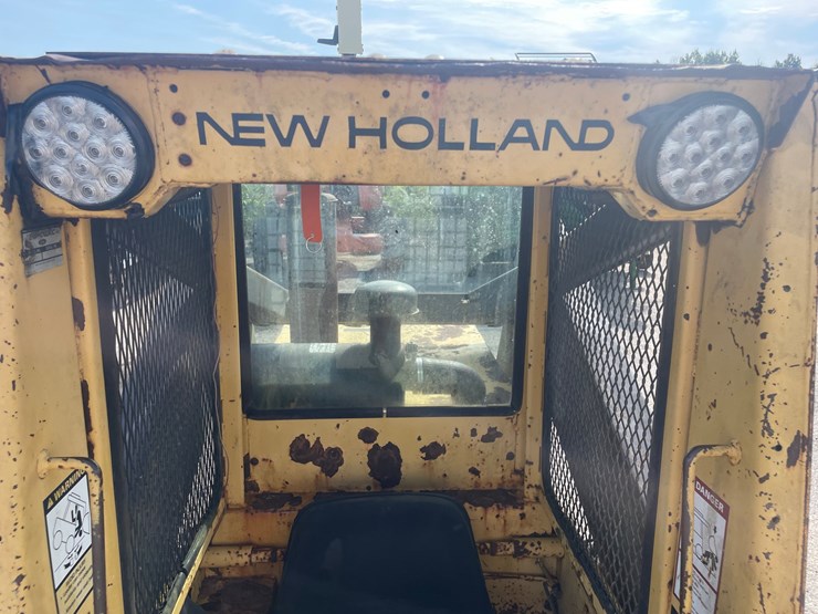 new-holland-l785-image-32