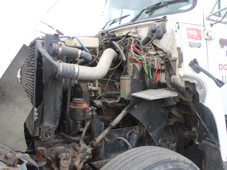 1995-ford-9000-image-26