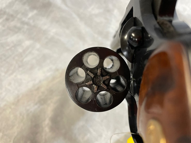 #2005-•-colt-python,-.357-mag.-cal.-revolver,-sn:-e11165-image-13