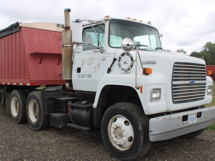 1995-ford-9000-image-2