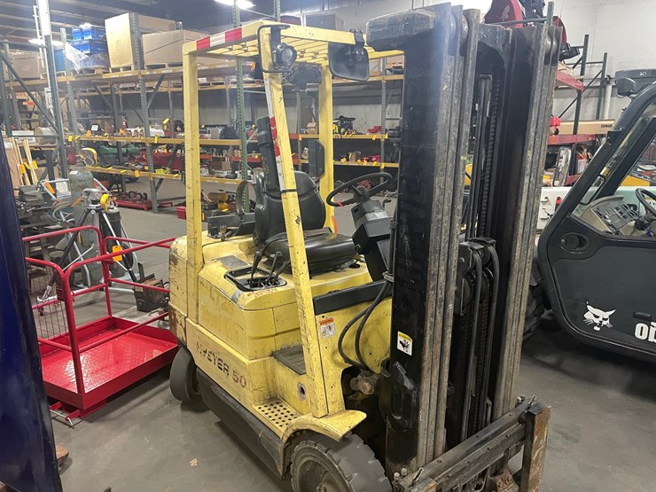 #1627-•-hyster-5000lb-capacity-forklift-(f)-image-4