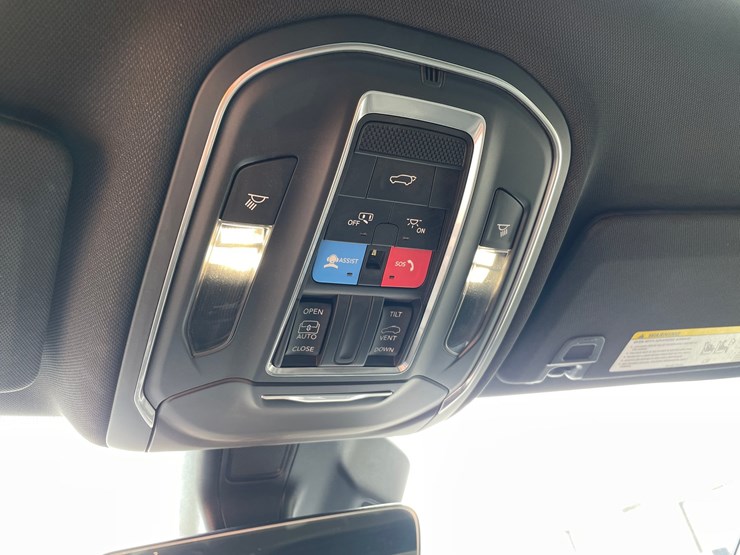 2025-jeep-grand-cherokee-laredo-image-23
