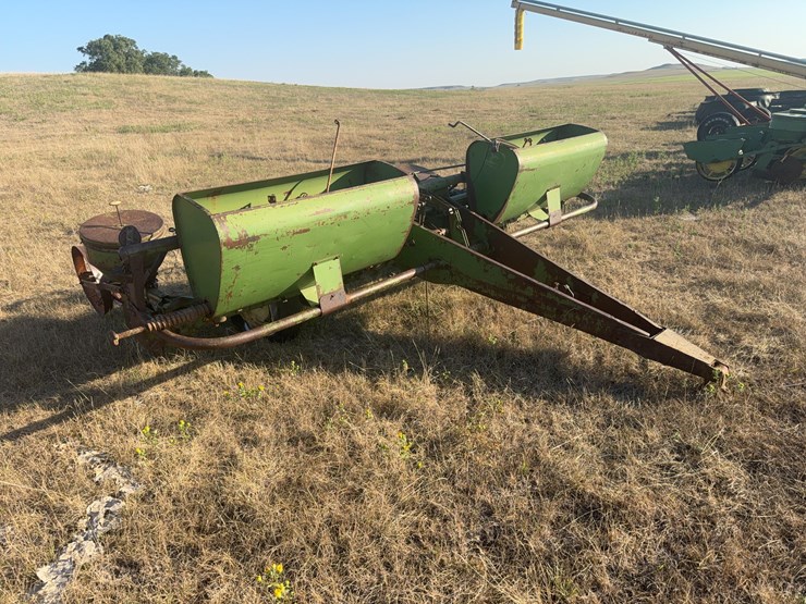 john-deere-corn-planter-image-1