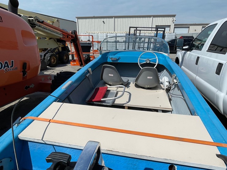 #1613-•-1958-hunter-14'-fiberglass-boat-(of)-image-6