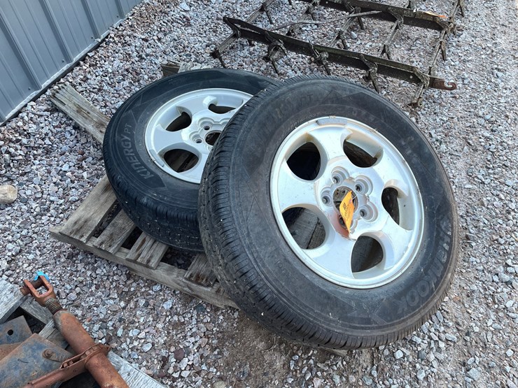 #2480-•-pari-of-truck-tires-on-5-bolt-rims-image-2