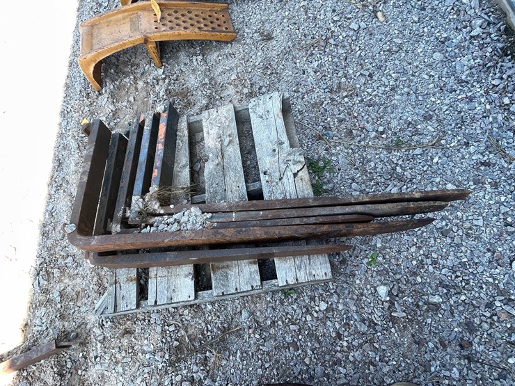#2463-•-(5)-pallet-forks-image-4