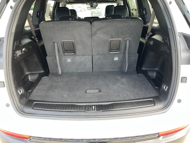 2025-jeep-grand-cherokee-laredo-image-10